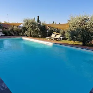 https://villa-oliveta-san-gimignano.it-tuscanyhotel.com